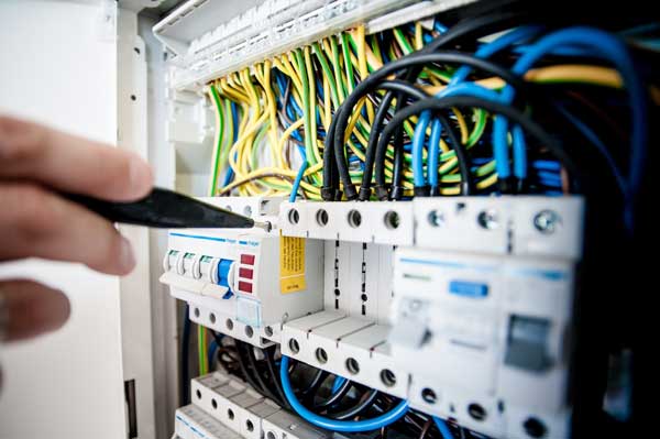 necesito electricista barato pamplona